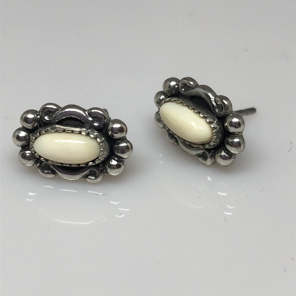 Vintage Navajo Sterling earrings Cream stones CUTE